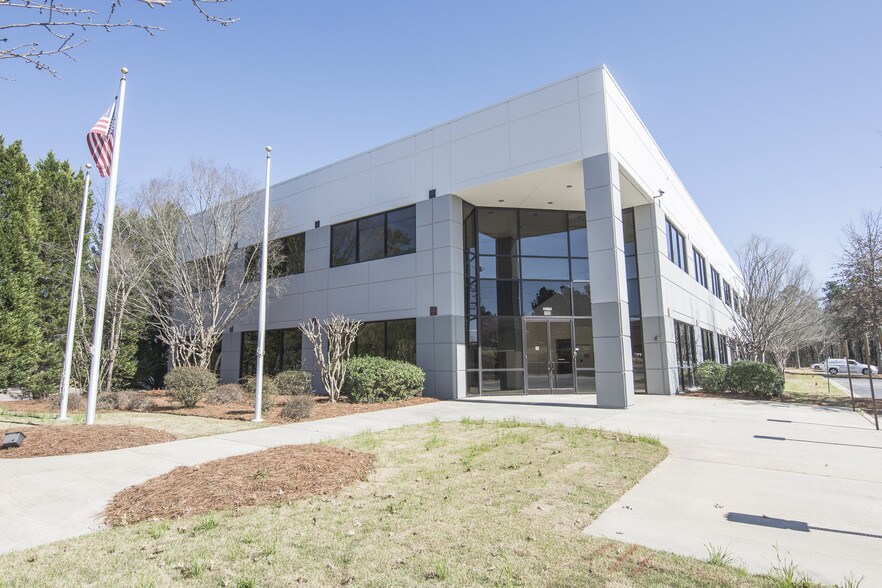 More Photos Of 100 Gardner Park, Peachtree City Warehouse For Lease
