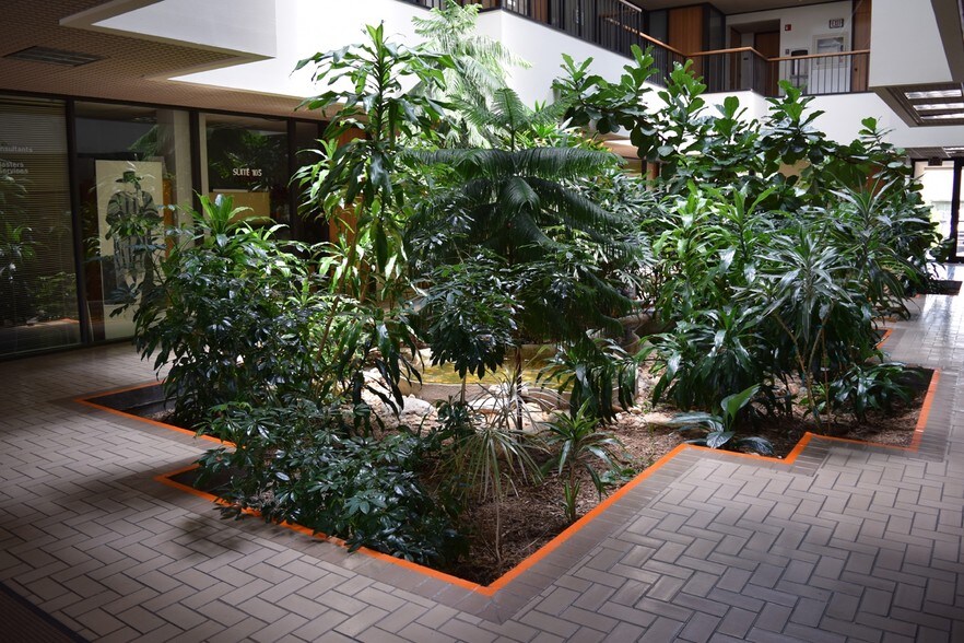 More Photos Of 6262 Weber Rd, Corpus Christi Office For Lease