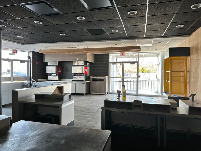 More Photos Of 3850 Veterans Memorial Hwy, Bohemia Fast Food For Lease