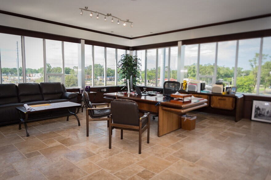 More Photos Of 20800 Southfield Rd, Southfield Unknown For Lease