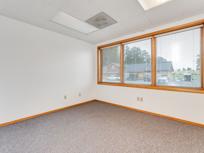 More Photos Of 2275 NE McDaniel Ln, Mcminnville Office For Lease