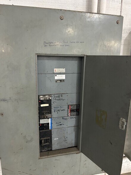 More Photos Of 1103 E Maguire Rd, Noble Light Manufacturing For Sale