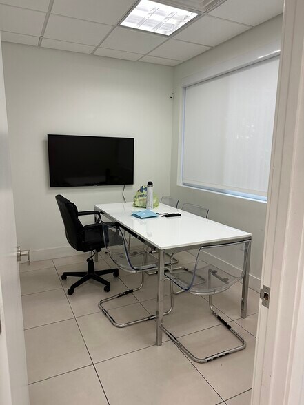 More Photos Of 335 Ne 61st St, Miami Flex For Lease