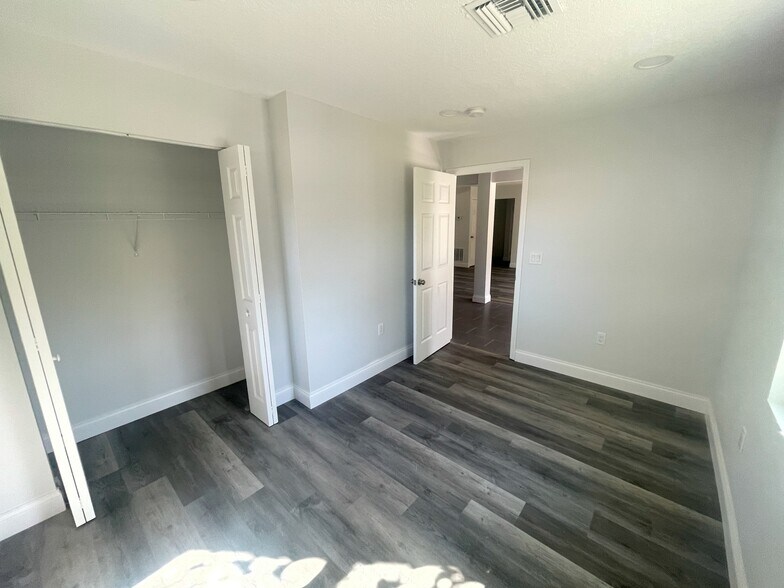 More Photos Of 2726 6th Ave W, Bradenton Office For Sale