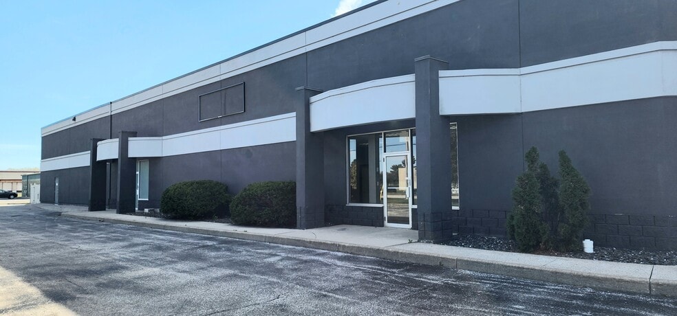 More Photos Of 301 Croft Dr, Windsor Distribution For Sale