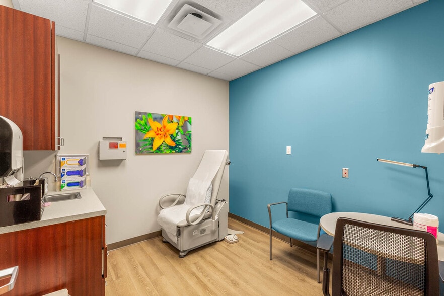 More Photos Of 2601 N Tenaya Way, Las Vegas Office For Sale
