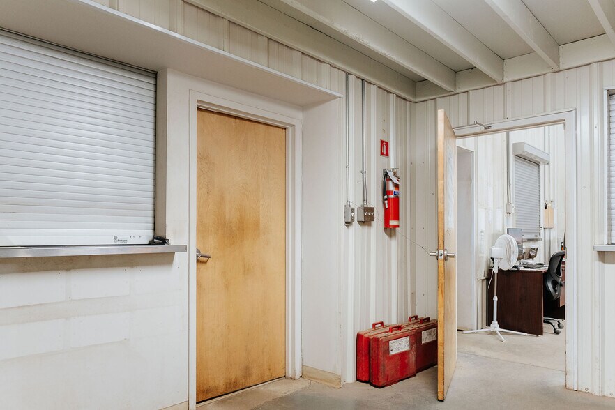 More Photos Of 105 Laurell Rd, Gander Showroom For Sale