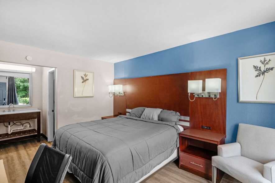 More Photos Of 1811 W Lucas St, Florence Hotel For Sale