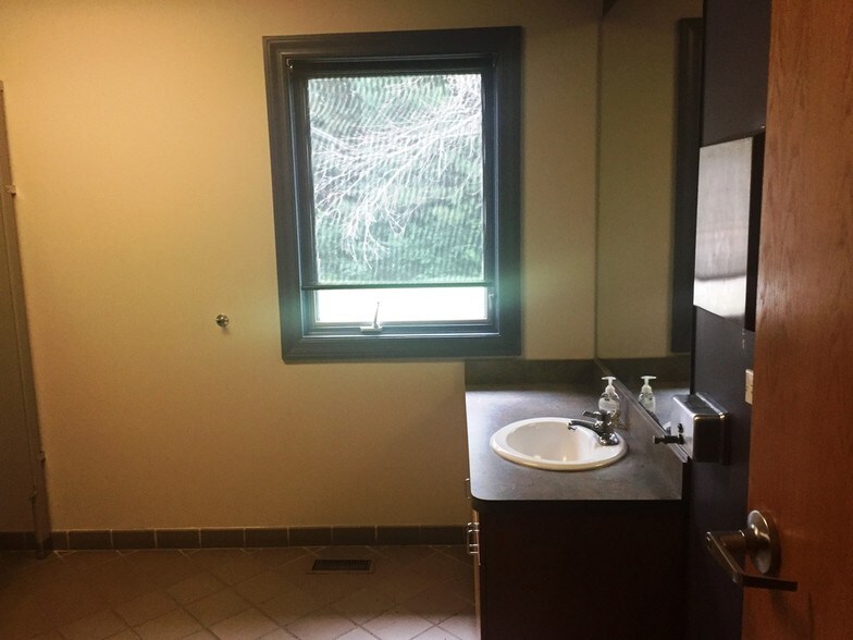 More Photos Of 80 N Virginia St, Crystal Lake Medical For Lease