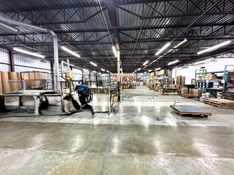 More Photos Of 1010 Rue Raoul-Charette, Joliette Manufacturing For Lease