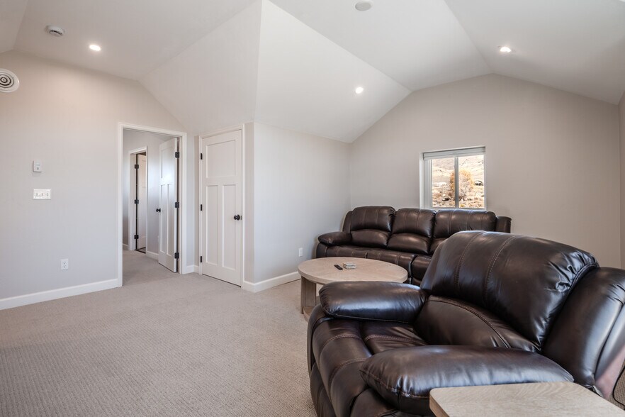 More Photos Of 43950 US Highway 50, Gunnison Flex For Sale