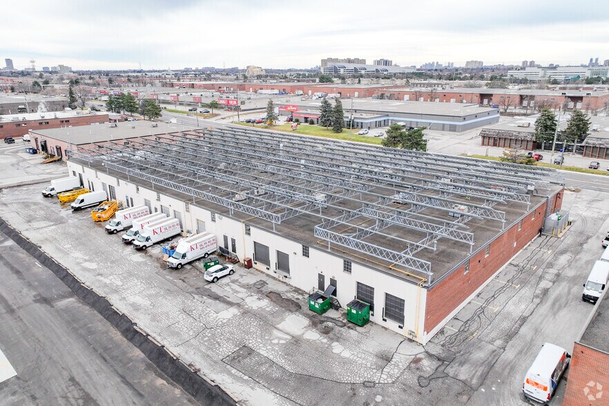 More Photos Of 560 Denison St, Markham Warehouse For Lease