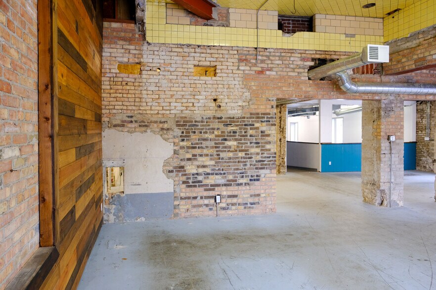 More Photos Of 408 W Main St, Benton Harbor Freestanding For Lease