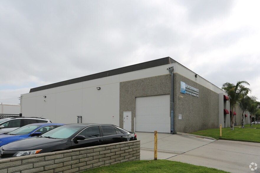 More Photos Of 12833 Monarch Ave, Garden Grove Warehouse For Lease