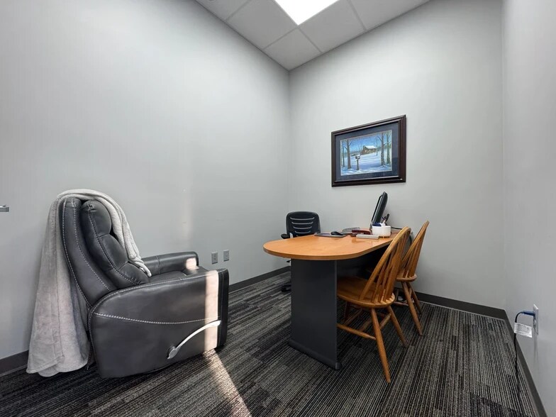 More Photos Of 1819 E Broadway Ave, Maryville Bank For Sale