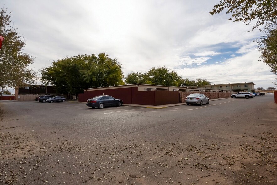 More Photos Of 1800 S Pennsylvania Ave, Roswell Apartments For Sale