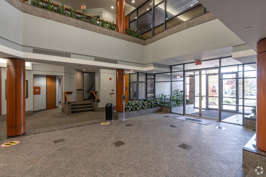 More Photos Of 1495 Valley Center Pky, Bethlehem Office For Lease