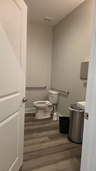 More Photos Of 23219 Red River Dr, Katy Medical For Sale