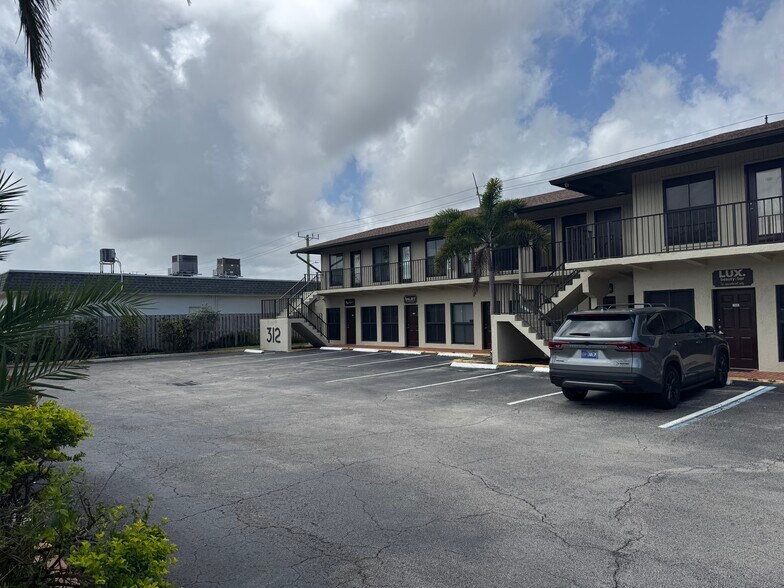 More Photos Of 312 S Old Dixie Hwy, Jupiter Office For Sale
