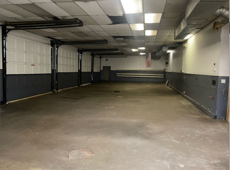 More Photos Of 204 Old Post Rd, Southport Warehouse For Lease