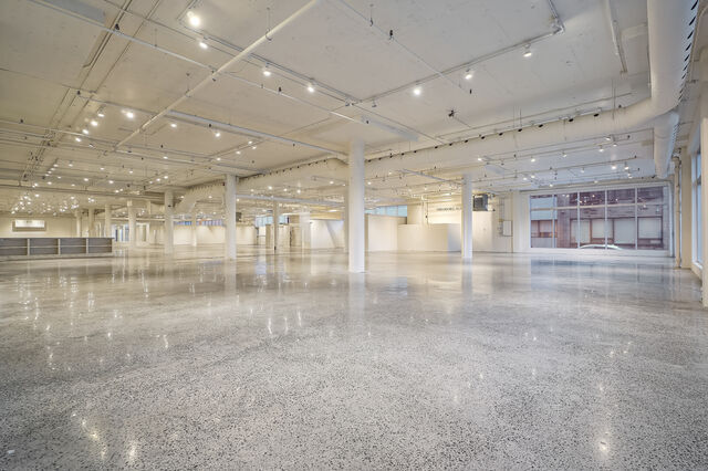 More Photos Of 4360 Ch de la Côte-de-Liesse, Mt Royal Showroom For Lease