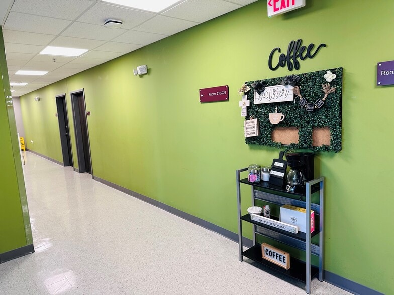 More Photos Of 4117 Woodland Dr, New Orleans Dormitory For Sale