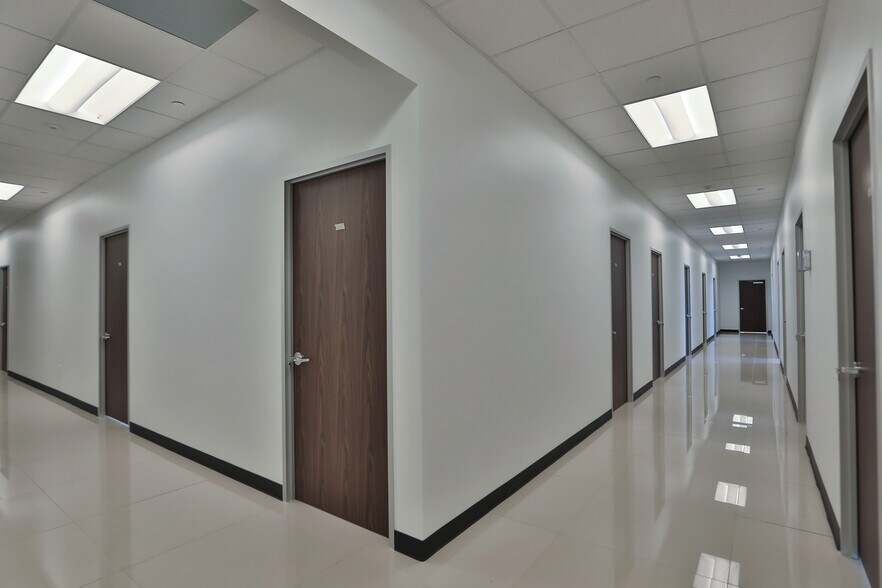 More Photos Of 1530 W Sam Houston Pky N, Houston Warehouse For Lease