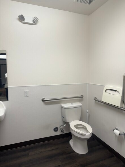 More Photos Of 4974 S Rainbow Blvd, Las Vegas Office For Sale