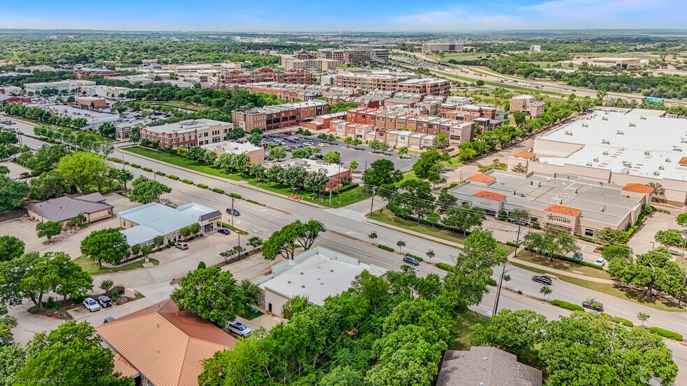 More Photos Of 1695 E Southlake Blvd, Southlake Freestanding For Lease