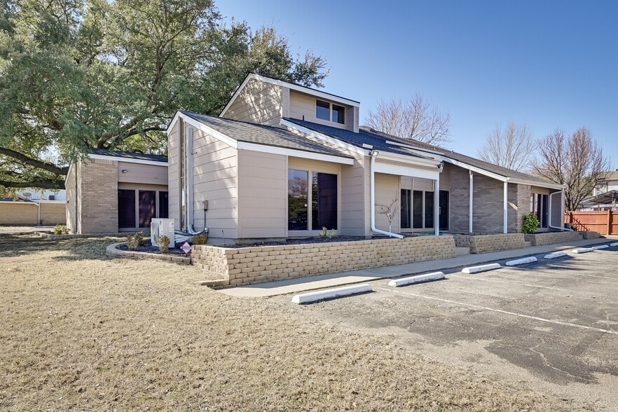 More Photos Of 1400 N Cooper St, Arlington Medical For Lease