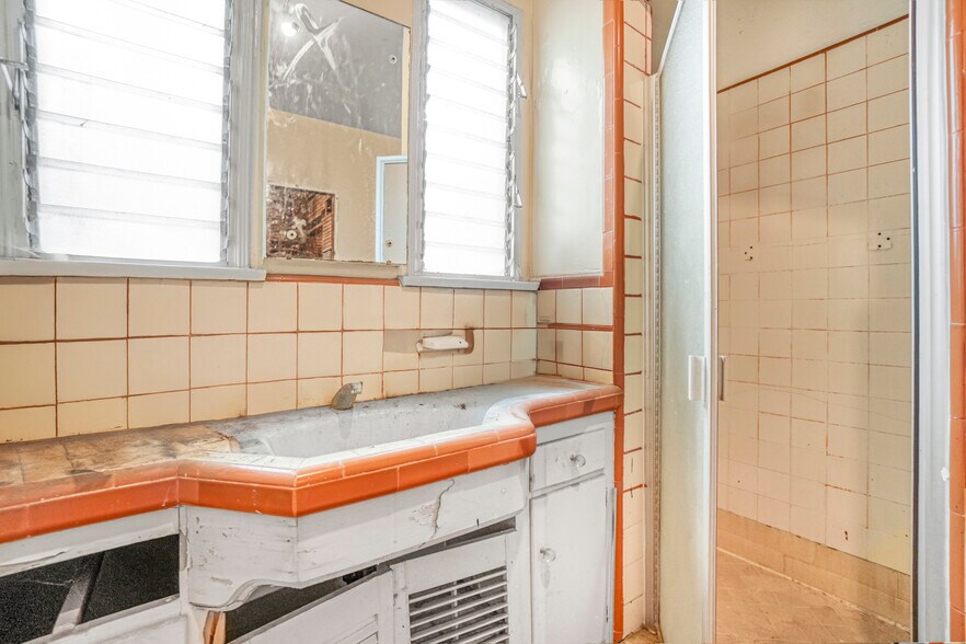 More Photos Of 728 S Genesee Ave, Los Angeles Apartments For Sale