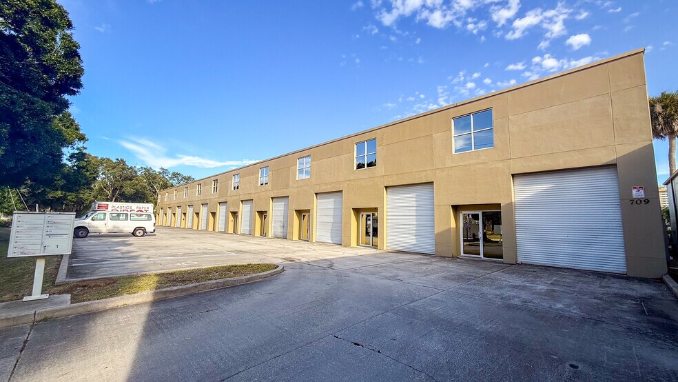 More Photos Of 709 Silver Palm Ave, Melbourne Warehouse For Lease