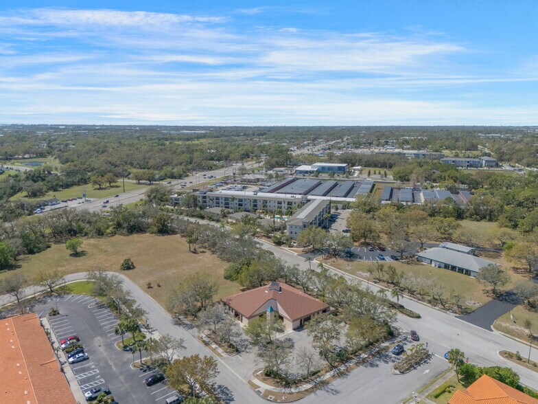 More Photos Of 3910 Golf Park Loop, Bradenton Office For Sale