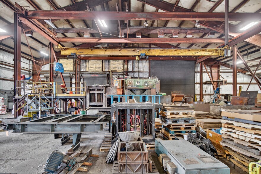 More Photos Of 211 Mill St, Springport Light Distribution For Sale