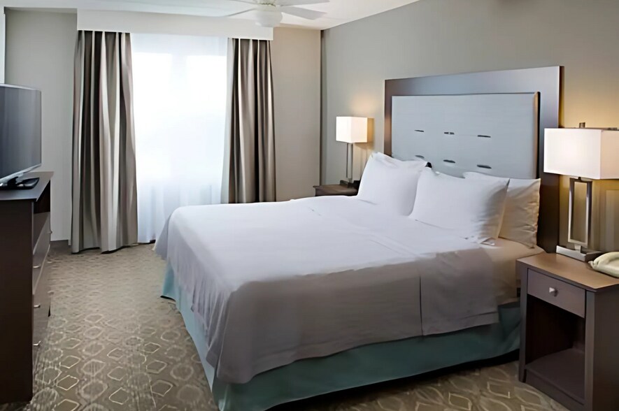 More Photos Of 6085 Enterprise Pky, Solon Hotel For Sale