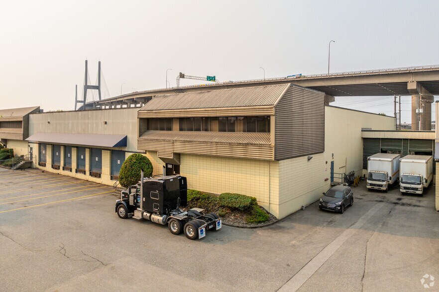 More Photos Of 530-590 Chester Rd, Delta Warehouse For Lease