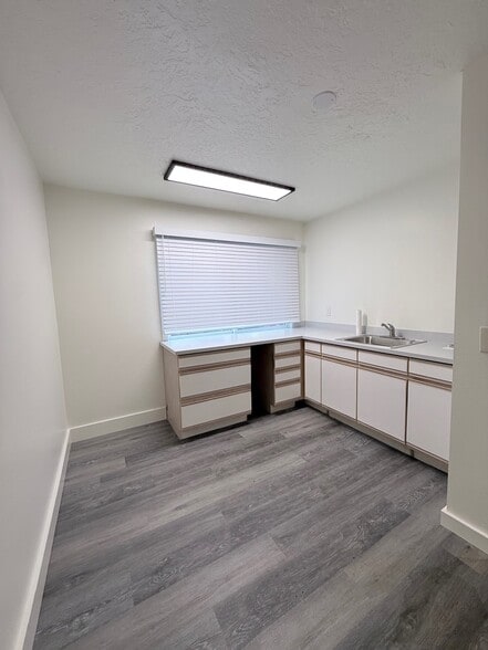 More Photos Of 3501-3511 SE Milwaukie Ave, Portland Office For Sale