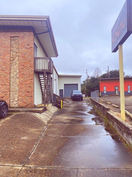 More Photos Of 708 Lakeside Dr, Mobile Research And Development For Sale