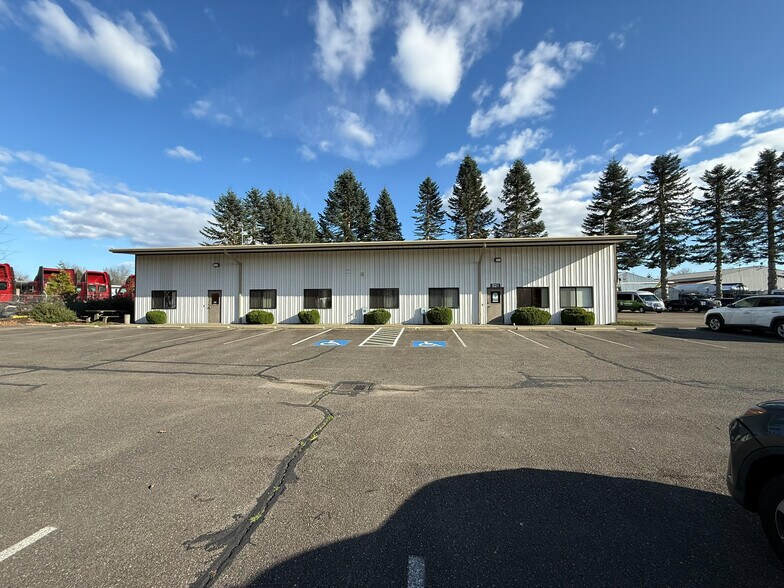 More Photos Of 821 Airport Ct, Olympia Office For Lease