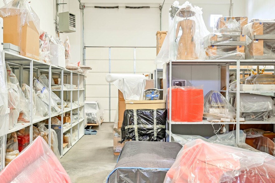 More Photos Of 11 Plaza La Prensa Rd, Santa Fe Warehouse For Sale