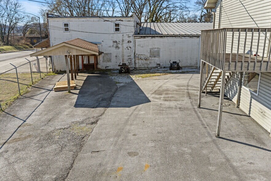 More Photos Of 476 N Main St, Clinton General Retail For Sale