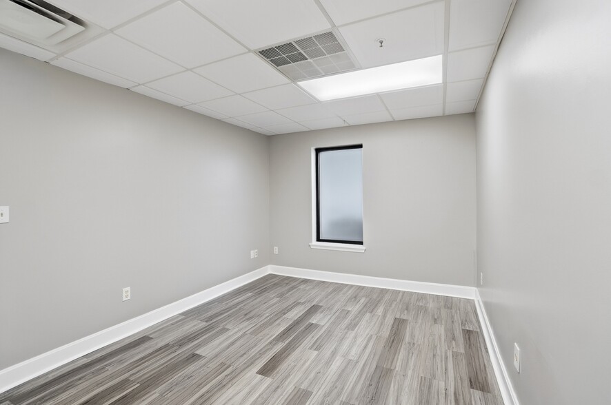 More Photos Of 4753-4759 Cornell Rd, Blue Ash Medical For Sale