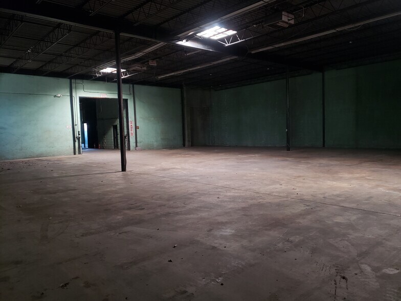 More Photos Of 147 Walnut St, Northvale Warehouse For Lease