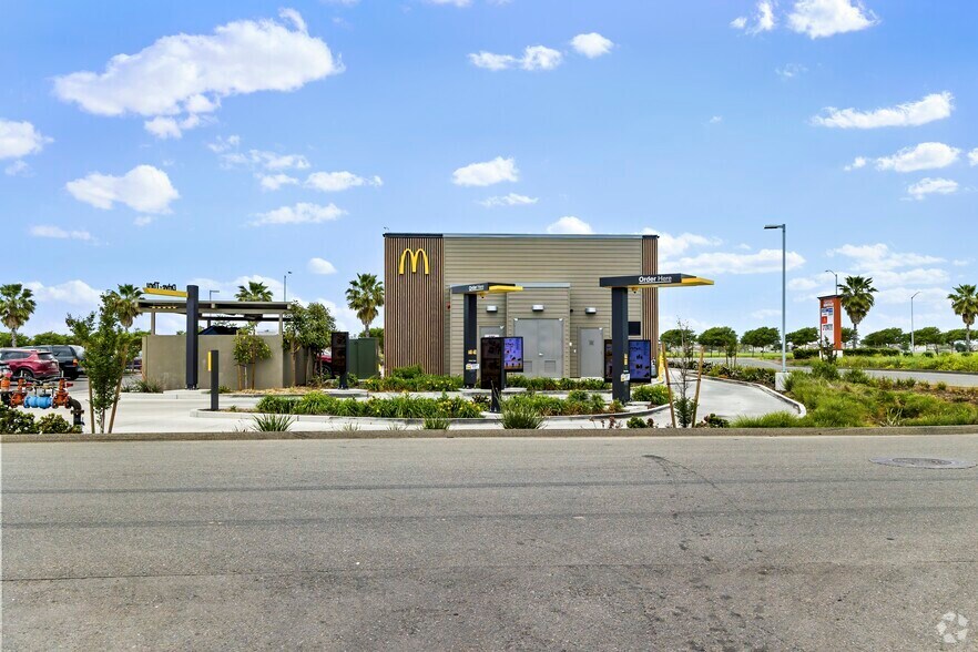 More Photos Of Campus Parkway, Merced Unknown For Lease