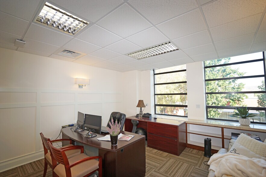 More Photos Of 30-34 N 3rd St, Yakima Office For Lease