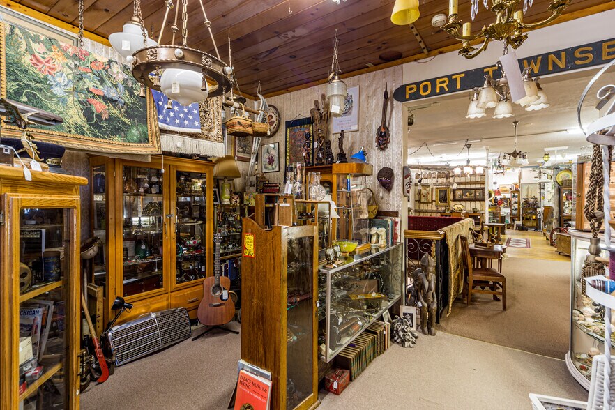 More Photos Of 802 Washington St, Port Townsend General Retail For Sale