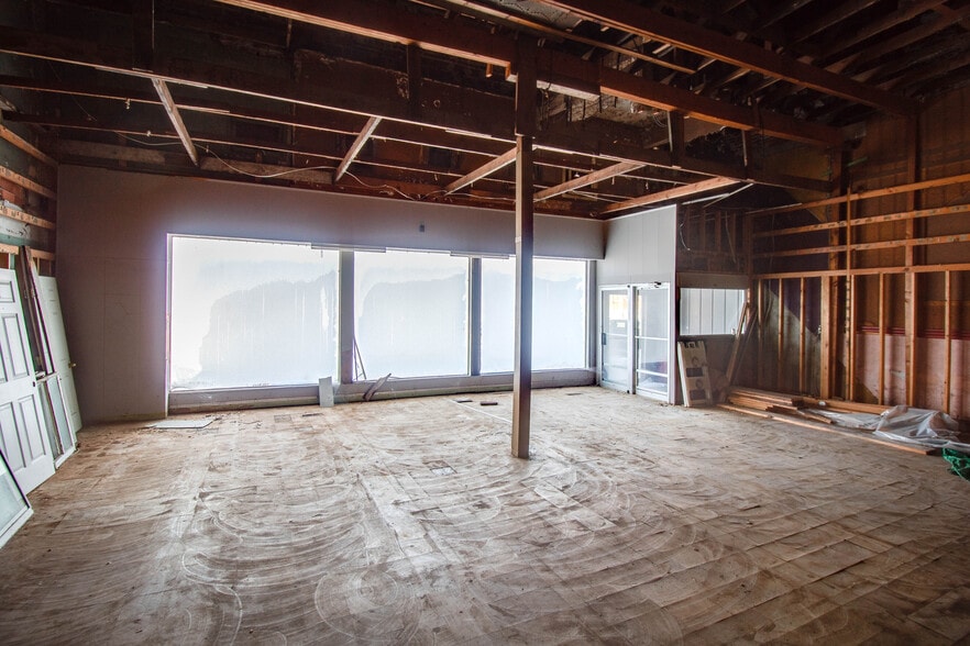 More Photos Of 531-533 N Main St, Carrollton General Retail For Sale