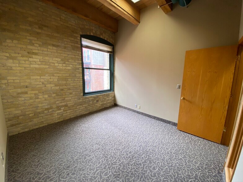 More Photos Of 413 Wacouta St, Saint Paul Office Residential For Lease
