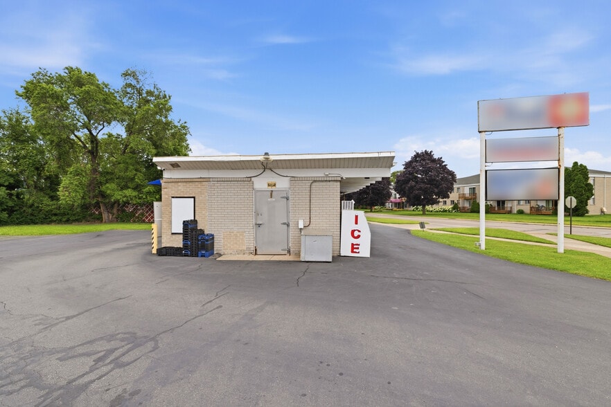 More Photos Of 14650 Champaign Rd, Allen Park General Retail For Sale