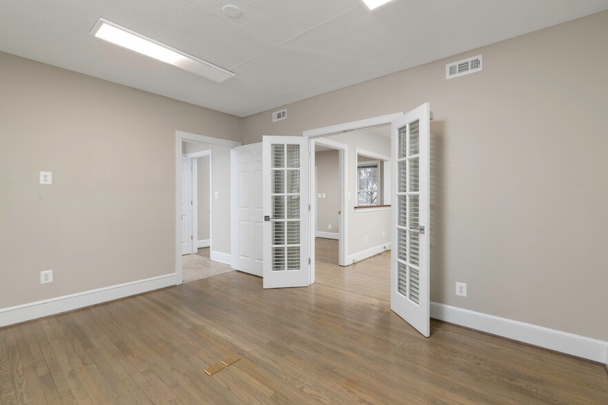 More Photos Of 1802 Augustine Ave, Fredericksburg Office Residential For Lease